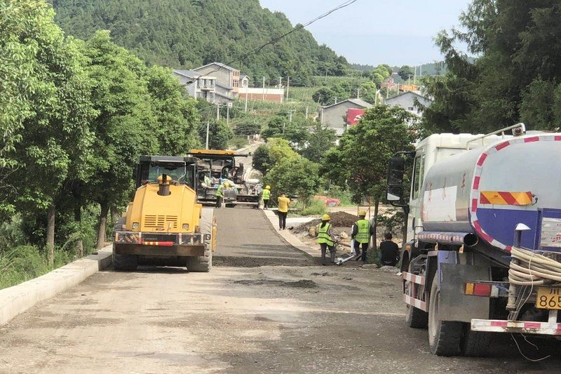 路橋集團搶晴天、戰(zhàn)雨天、斗夜間  全力以赴推進國道347項目建設(shè)